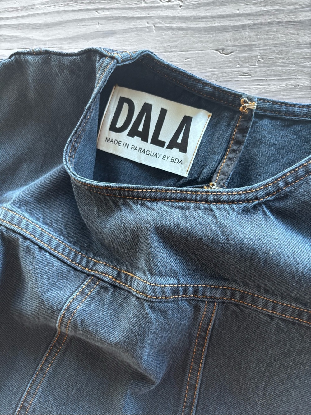 DALA Denim Open Back Mini Dress Size 28 (see photos for actual colorway) - Picture 6 of 6